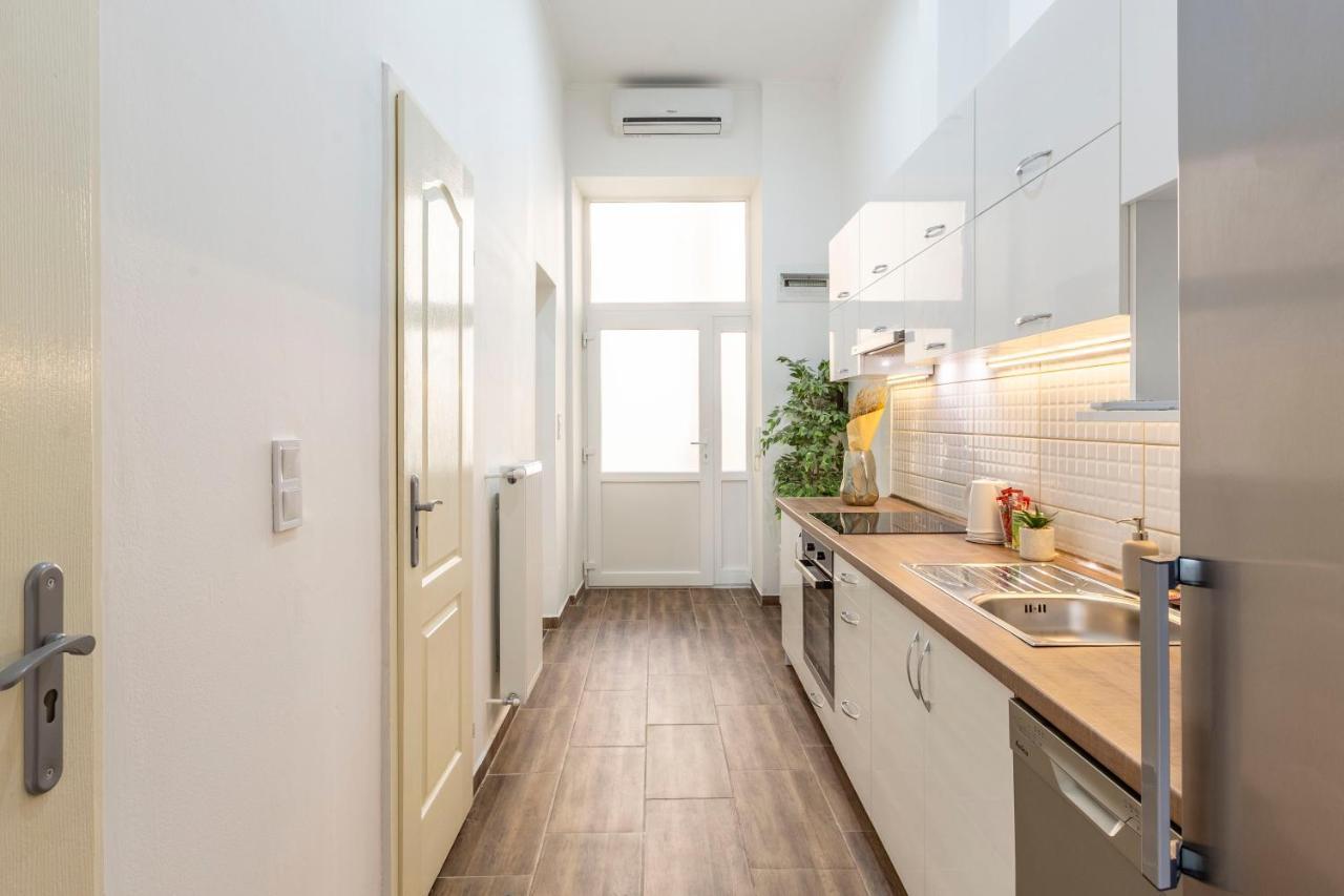 Cozy & Pleasant Homes In The Heart Of Budapest Esterno foto
